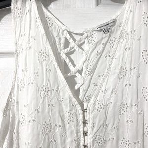 Beautiful detailed white eyelet sleeveless tank